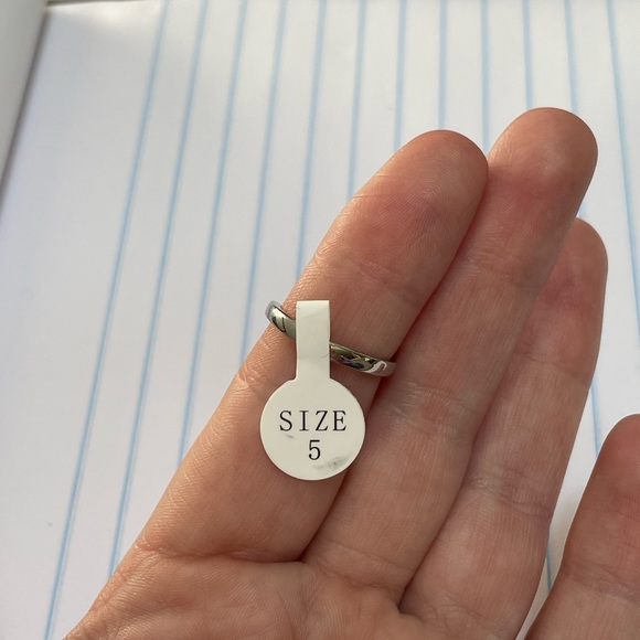 Fragrant Jewels NWOT Size 5 ring. - Picture 5 of 5